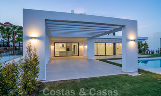 Lista para entrar a vivir, nueva villa moderna en venta en un resort de golf de cinco estrellas en Marbella - Benahavis 34490 