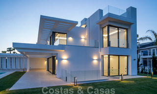 Lista para entrar a vivir, nueva villa moderna en venta en un resort de golf de cinco estrellas en Marbella - Benahavis 34494 