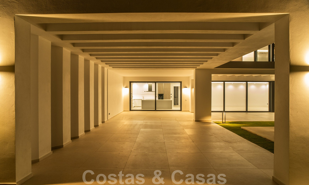 Lista para entrar a vivir, nueva villa moderna en venta en un resort de golf de cinco estrellas en Marbella - Benahavis 34501