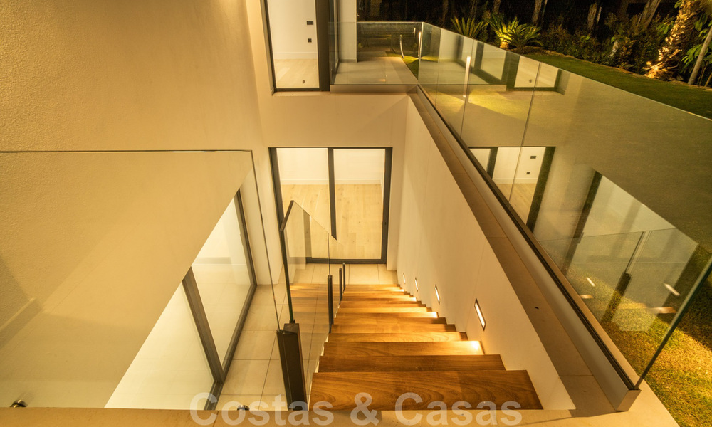 Lista para entrar a vivir, nueva villa moderna en venta en un resort de golf de cinco estrellas en Marbella - Benahavis 34503