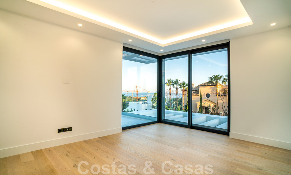 Lista para entrar a vivir, nueva villa moderna en venta en un resort de golf de cinco estrellas en Marbella - Benahavis 34507