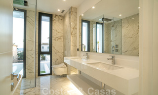 Lista para entrar a vivir, nueva villa moderna en venta en un resort de golf de cinco estrellas en Marbella - Benahavis 34509 