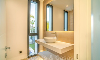 Lista para entrar a vivir, nueva villa moderna en venta en un resort de golf de cinco estrellas en Marbella - Benahavis 34511 