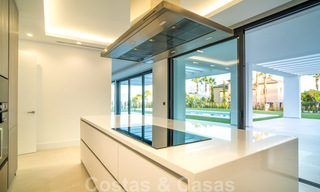 Lista para entrar a vivir, nueva villa moderna en venta en un resort de golf de cinco estrellas en Marbella - Benahavis 34515 