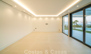 Lista para entrar a vivir, nueva villa moderna en venta en un resort de golf de cinco estrellas en Marbella - Benahavis 34518 