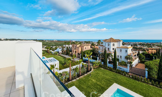Lista para entrar a vivir, villa moderna de nueva construcción en venta en un resort de golf de cinco estrellas en Marbella - Benahavis 34536 