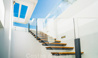 Lista para entrar a vivir, villa moderna de nueva construcción en venta en un resort de golf de cinco estrellas en Marbella - Benahavis 34549 