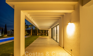 Lista para entrar a vivir, villa moderna de nueva construcción en venta en un resort de golf de cinco estrellas en Marbella - Benahavis 34559 