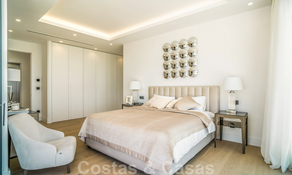 Lista para entrar a vivir, villa moderna de nueva construcción en venta en un resort de golf de cinco estrellas en Marbella - Benahavis 34561