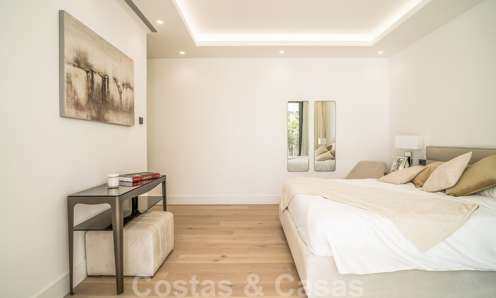 Lista para entrar a vivir, villa moderna de nueva construcción en venta en un resort de golf de cinco estrellas en Marbella - Benahavis 34571