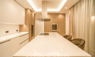 Lista para entrar a vivir, villa moderna de nueva construcción en venta en un resort de golf de cinco estrellas en Marbella - Benahavis 34581 