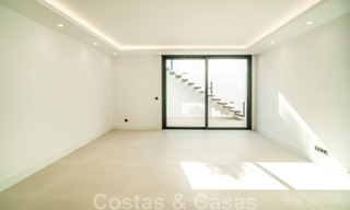 Lista para entrar a vivir, villa moderna de nueva construcción en venta en un resort de golf de cinco estrellas en Marbella - Benahavis 34592 