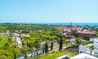 Moderna villa nueva en venta con vistas al mar en un resort de golf de cinco estrellas en Marbella - Benahavis 34601 