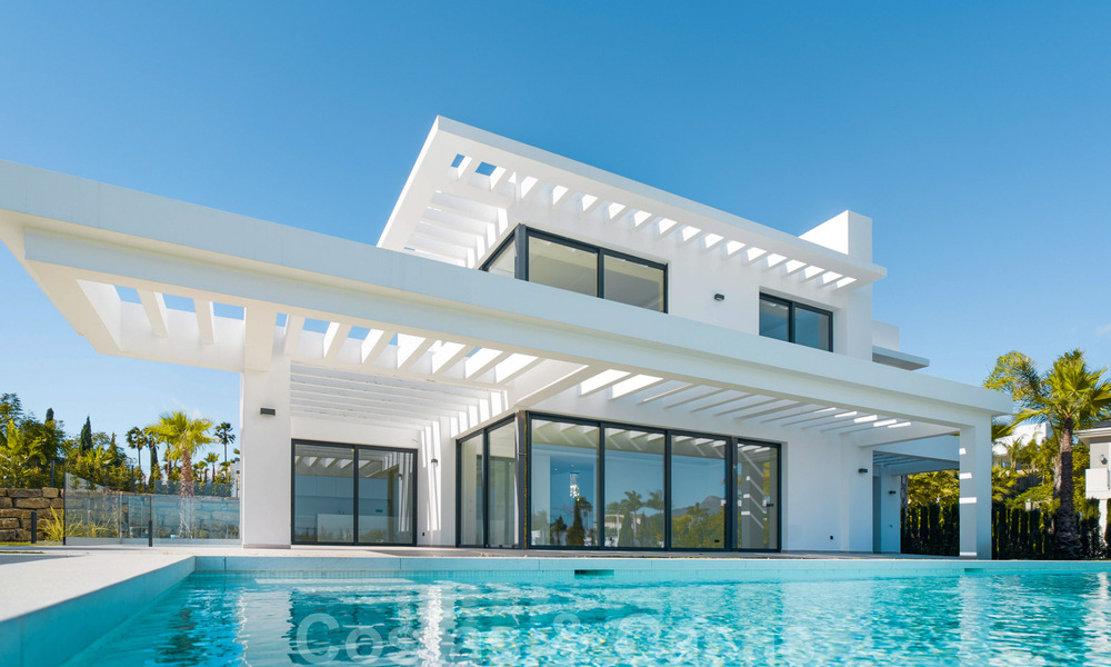 Moderna villa nueva en venta con vistas al mar en un resort de golf de cinco estrellas en Marbella - Benahavis 34602