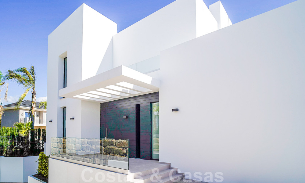 Moderna villa nueva en venta con vistas al mar en un resort de golf de cinco estrellas en Marbella - Benahavis 34603