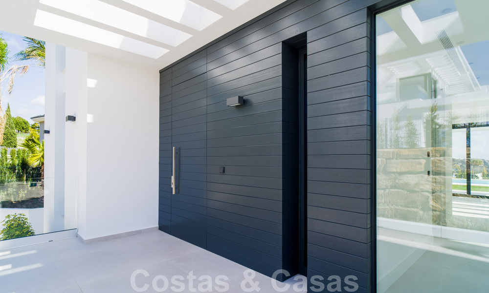 Moderna villa nueva en venta con vistas al mar en un resort de golf de cinco estrellas en Marbella - Benahavis 34604