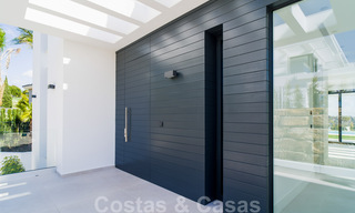 Moderna villa nueva en venta con vistas al mar en un resort de golf de cinco estrellas en Marbella - Benahavis 34604 