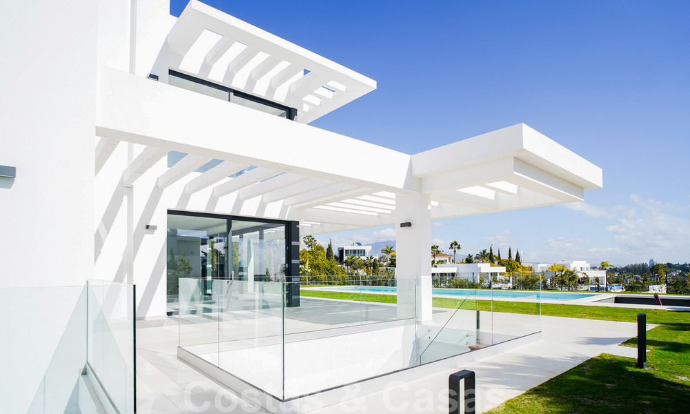 Moderna villa nueva en venta con vistas al mar en un resort de golf de cinco estrellas en Marbella - Benahavis 34606