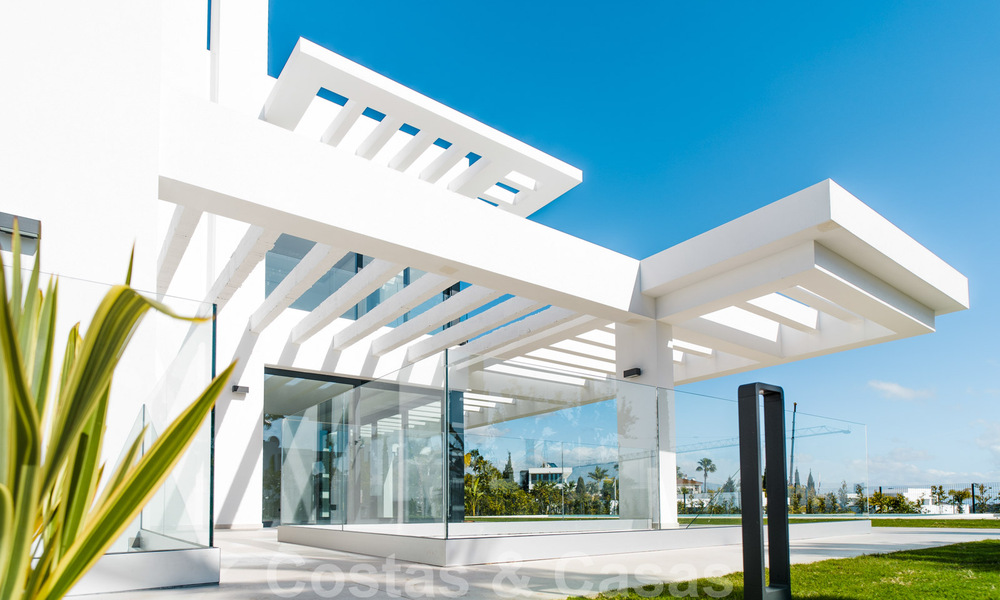 Moderna villa nueva en venta con vistas al mar en un resort de golf de cinco estrellas en Marbella - Benahavis 34607