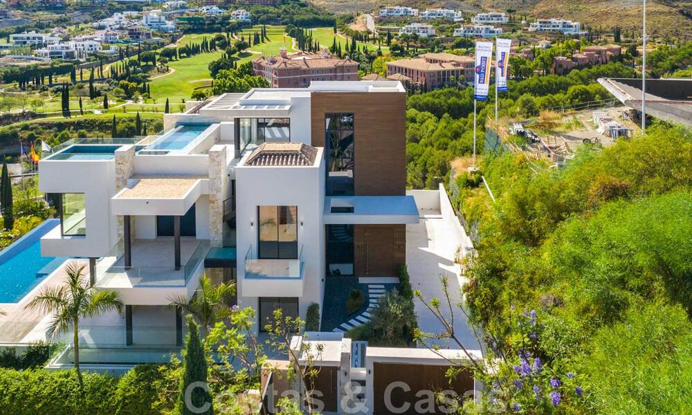 Precio muy reducido. Villa de diseño moderno lista para entrar a vivir en un complejo de golf de cinco estrellas en Marbella - Benahavis 34624