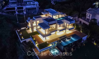 Precio muy reducido. Villa de diseño moderno lista para entrar a vivir en un complejo de golf de cinco estrellas en Marbella - Benahavis 34644 