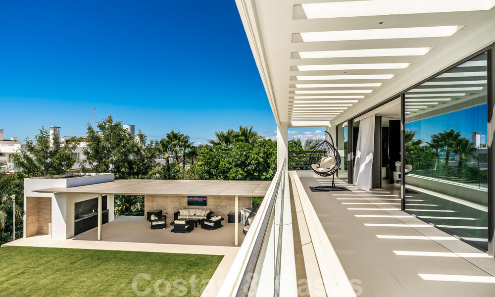 ¡Nuevo en el mercado! Moderna villa de lujo en venta en el corazón de la Milla de Oro, Marbella 34679