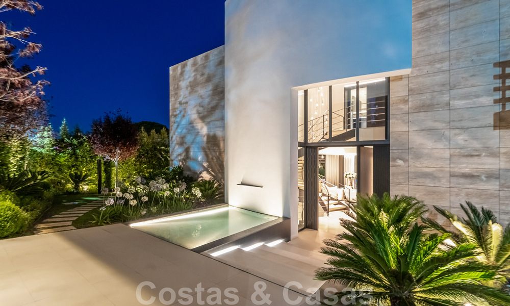 ¡Nuevo en el mercado! Moderna villa de lujo en venta en el corazón de la Milla de Oro, Marbella 34682