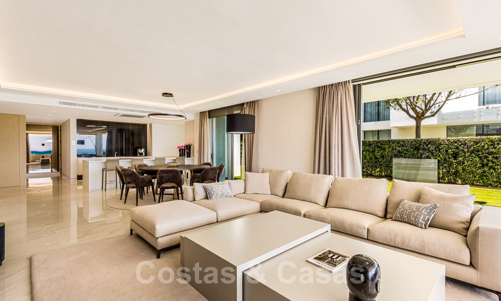 Crème de la Crème, apartamento moderno listo y en venta, situado en la playa entre Marbella y Estepona 34698