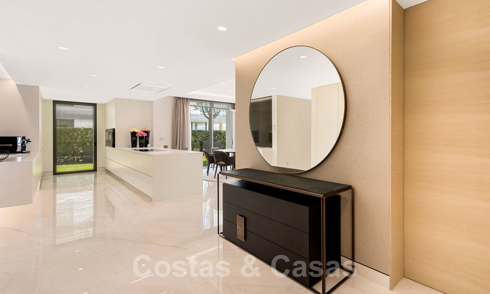 Crème de la Crème, apartamento moderno listo y en venta, situado en la playa entre Marbella y Estepona 34699