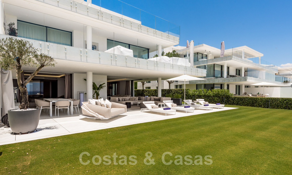 Crème de la Crème, apartamento moderno listo y en venta, situado en la playa entre Marbella y Estepona 34700