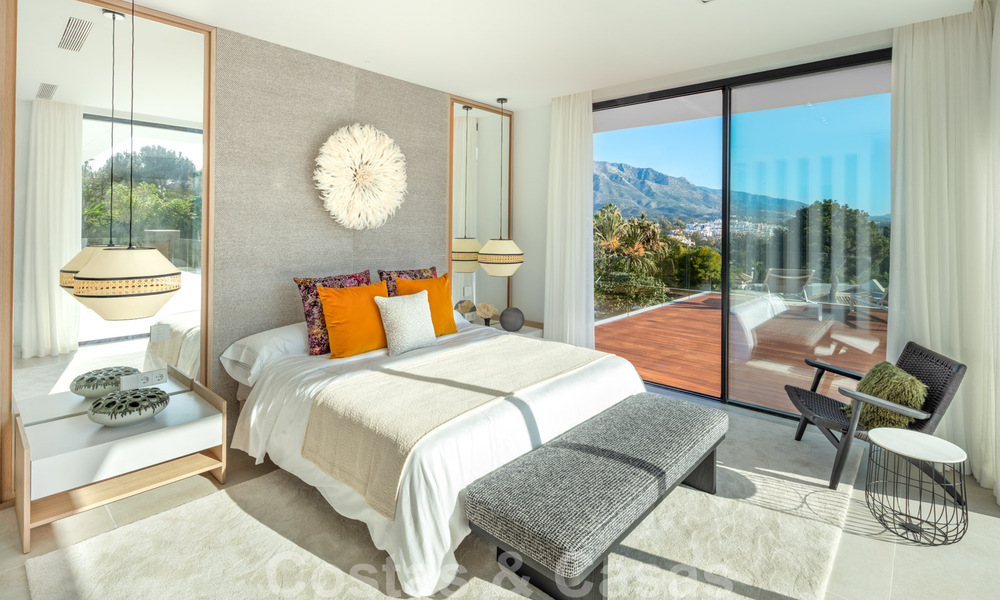 Villa de diseño en la codiciada zona residencial de Las Brisas en Nueva Andalucía con impresionantes vistas a la montaña de La Concha en Marbella 34767