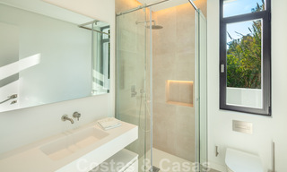 Villa de diseño en la codiciada zona residencial de Las Brisas en Nueva Andalucía con impresionantes vistas a la montaña de La Concha en Marbella 34771 