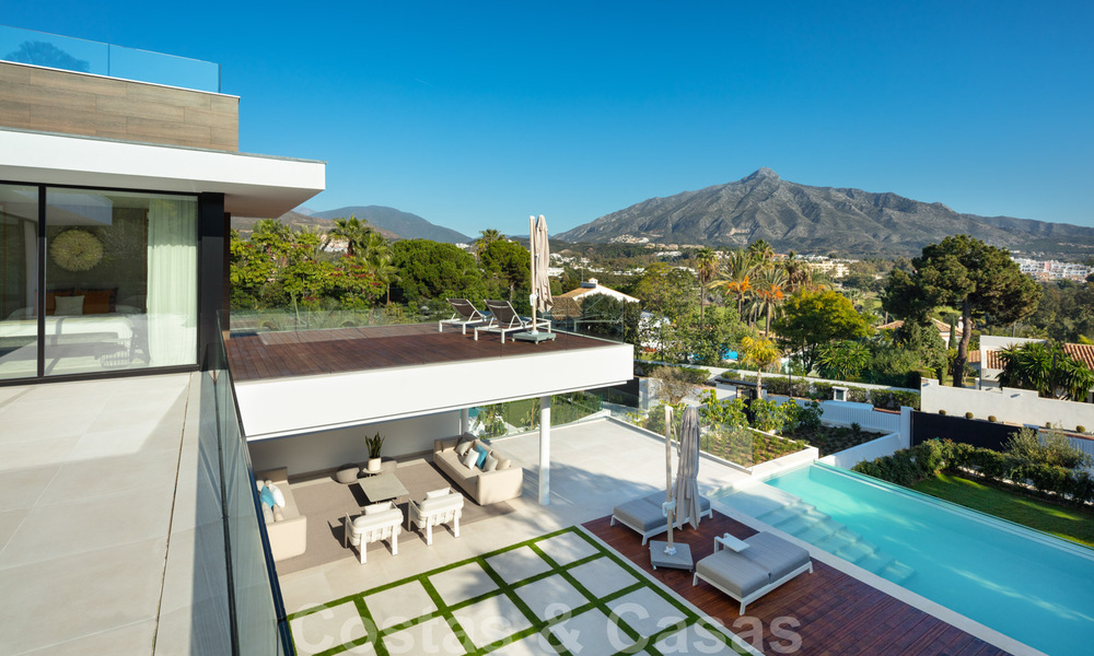 Villa de diseño en la codiciada zona residencial de Las Brisas en Nueva Andalucía con impresionantes vistas a la montaña de La Concha en Marbella 34774