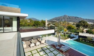 Villa de diseño en la codiciada zona residencial de Las Brisas en Nueva Andalucía con impresionantes vistas a la montaña de La Concha en Marbella 34774 