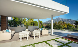 Villa de diseño en la codiciada zona residencial de Las Brisas en Nueva Andalucía con impresionantes vistas a la montaña de La Concha en Marbella 34776 