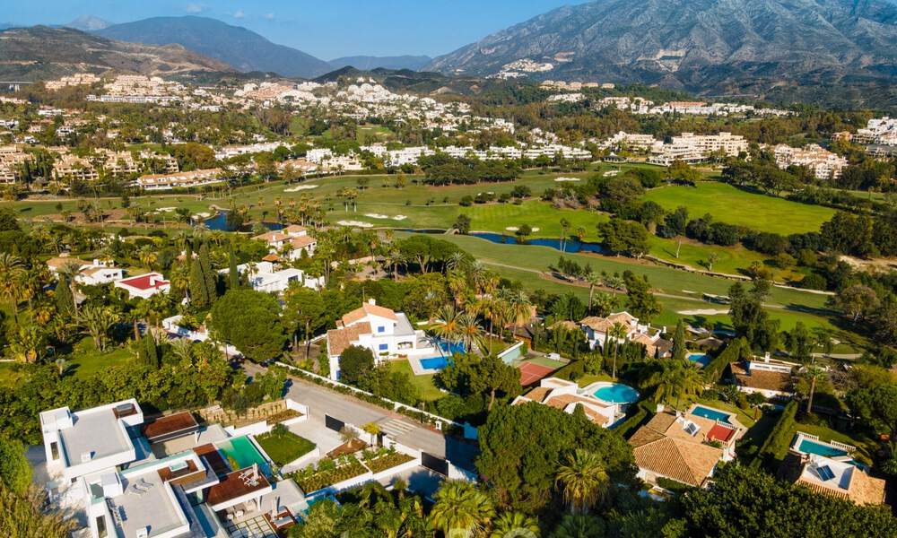 Villa de diseño en la codiciada zona residencial de Las Brisas en Nueva Andalucía con impresionantes vistas a la montaña de La Concha en Marbella 34779