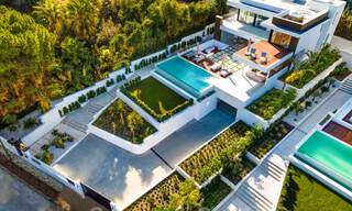 Villa de diseño en la codiciada zona residencial de Las Brisas en Nueva Andalucía con impresionantes vistas a la montaña de La Concha en Marbella 34780 