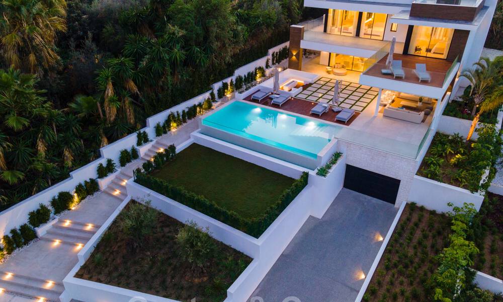 Villa de diseño en la codiciada zona residencial de Las Brisas en Nueva Andalucía con impresionantes vistas a la montaña de La Concha en Marbella 34791