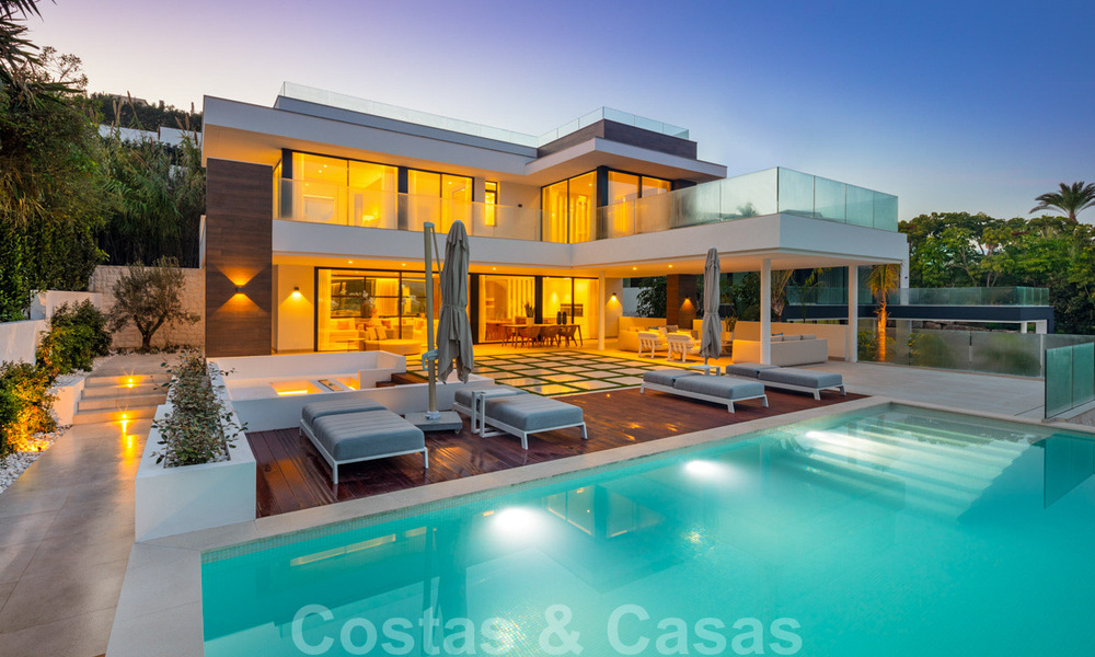 Villa de diseño en la codiciada zona residencial de Las Brisas en Nueva Andalucía con impresionantes vistas a la montaña de La Concha en Marbella 34798