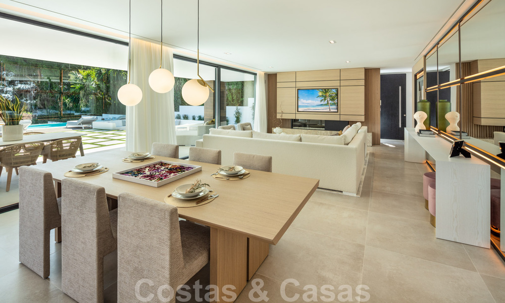 Villa de diseño en la codiciada zona residencial de Las Brisas en Nueva Andalucía con impresionantes vistas a la montaña de La Concha en Marbella 34801