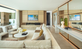 Villa de diseño en la codiciada zona residencial de Las Brisas en Nueva Andalucía con impresionantes vistas a la montaña de La Concha en Marbella 34803 