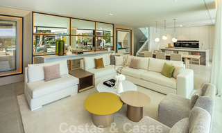 Villa de diseño en la codiciada zona residencial de Las Brisas en Nueva Andalucía con impresionantes vistas a la montaña de La Concha en Marbella 34804 