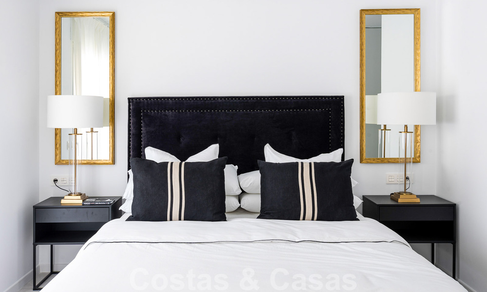 Apartamento reformado con buen gusto en venta con amplia terraza, vistas al mar y a la montaña en la Quinta golf resort, Benahavis - Marbella 34815