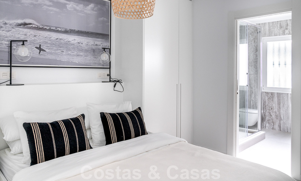 Apartamento reformado con buen gusto en venta con amplia terraza, vistas al mar y a la montaña en la Quinta golf resort, Benahavis - Marbella 34828