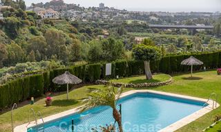 Apartamento reformado con buen gusto en venta con amplia terraza, vistas al mar y a la montaña en la Quinta golf resort, Benahavis - Marbella 34831 
