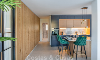 Apartamento reformado con buen gusto en venta con amplia terraza, vistas al mar y a la montaña en la Quinta golf resort, Benahavis - Marbella 34840 