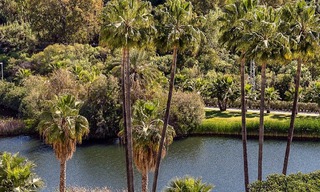 Apartamento moderno reformado en venta con amplia terraza, vistas al mar y a la montaña en la Quinta golf resort, Benahavis - Marbella 34850 