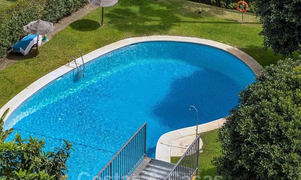 Apartamento moderno reformado en venta con amplia terraza, vistas al mar y a la montaña en la Quinta golf resort, Benahavis - Marbella 34851