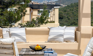 Apartamento moderno reformado en venta con amplia terraza, vistas al mar y a la montaña en la Quinta golf resort, Benahavis - Marbella 34860 