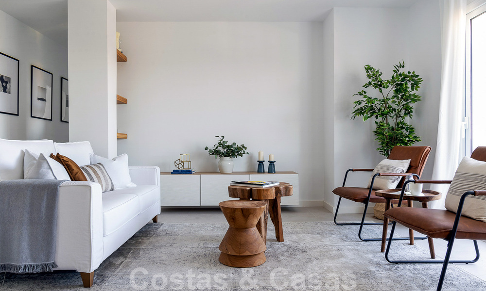 Apartamento moderno reformado en venta con amplia terraza, vistas al mar y a la montaña en la Quinta golf resort, Benahavis - Marbella 34862